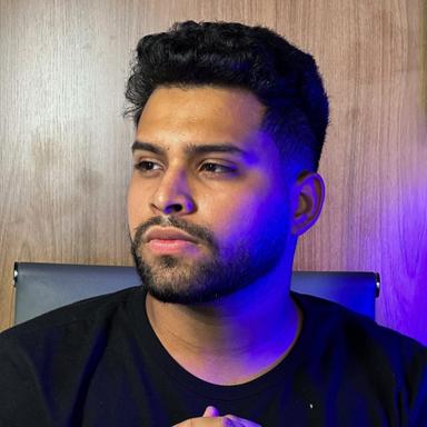 Foto de Samuel, Co-Fundador e Diretor Criativo